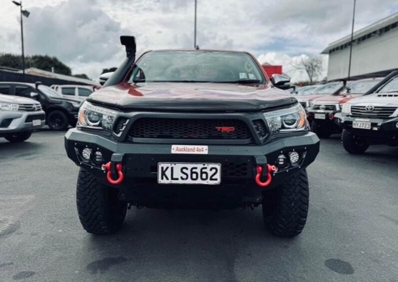 
								2017 Toyota Hilux SR5 full									