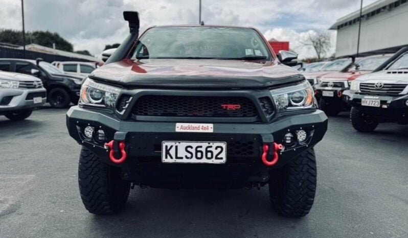 
								2017 Toyota Hilux SR5 full									