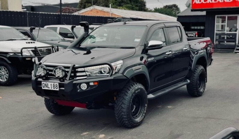 
								2017 Toyota Hilux SR5 full									
