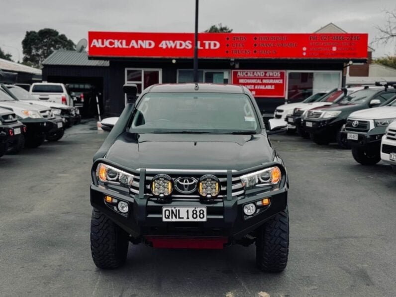 
								2017 Toyota Hilux SR5 full									