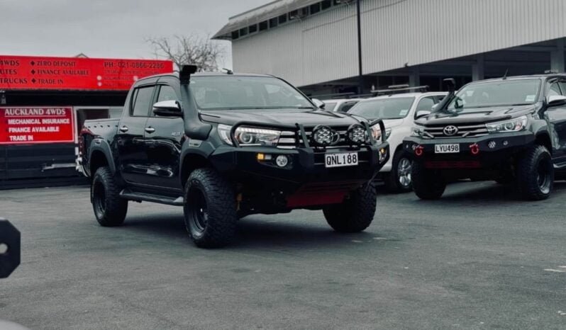 
								2017 Toyota Hilux SR5 full									