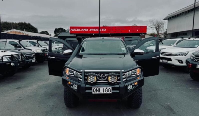 
								2017 Toyota Hilux SR5 full									