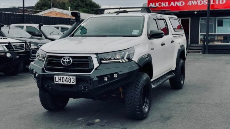 
								2018 Toyota Hilux SR full									