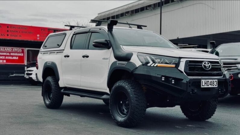 
								2018 Toyota Hilux SR full									