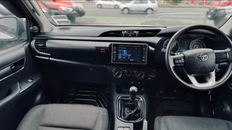 
								2018 Toyota Hilux SR full									