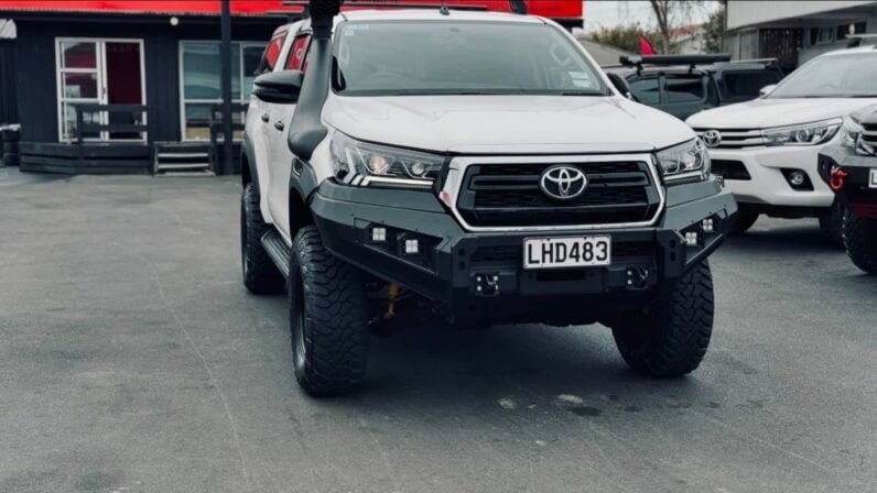 
								2018 Toyota Hilux SR full									