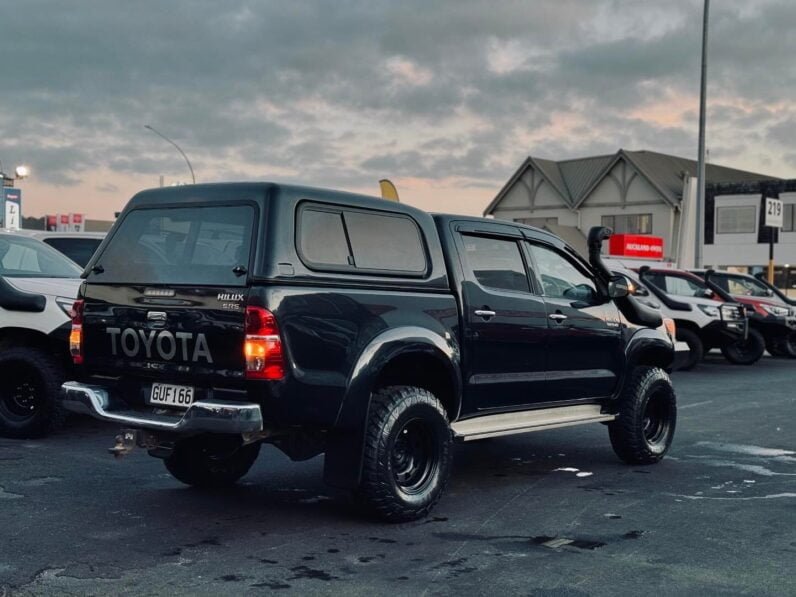 
								2013 Toyota Hilux SR5 full									