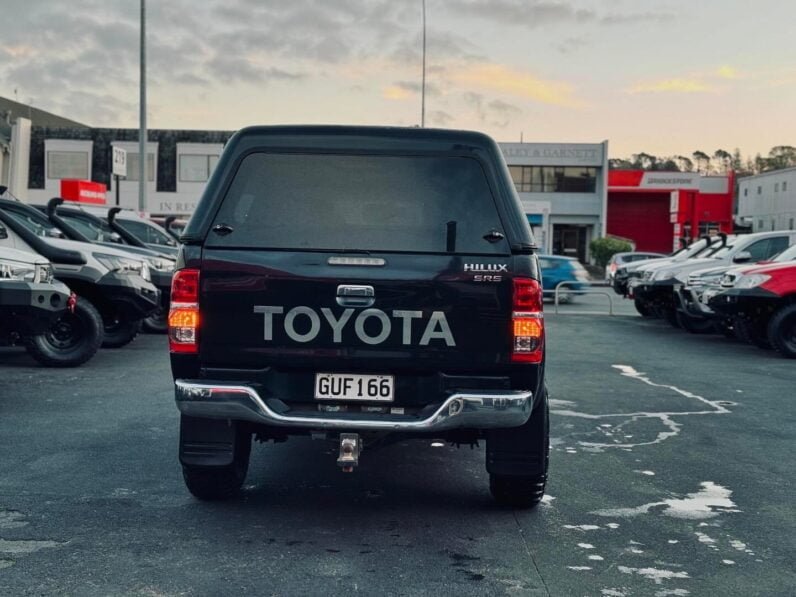 
								2013 Toyota Hilux SR5 full									
