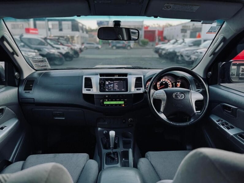 
								2013 Toyota Hilux SR5 full									