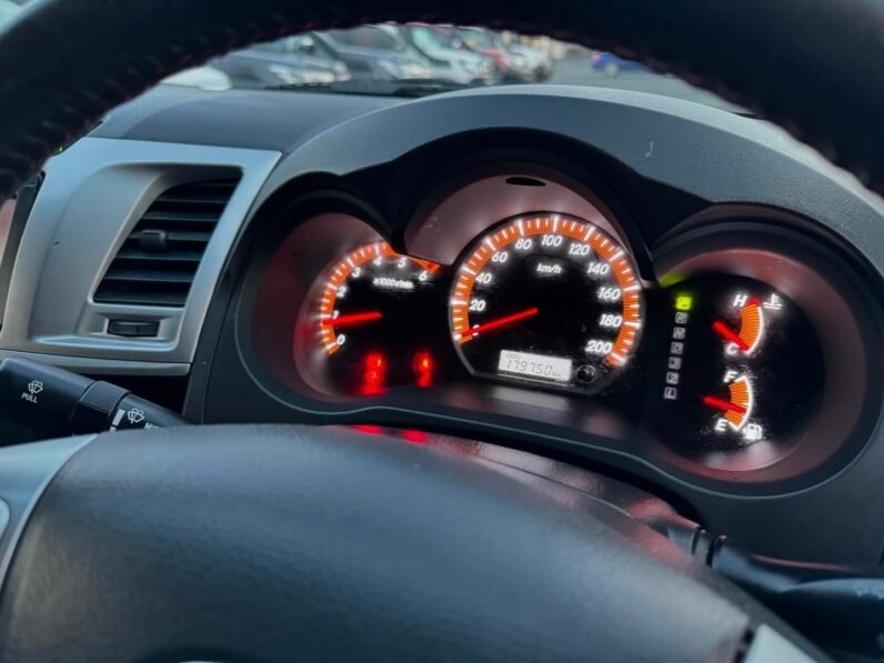 
								2013 Toyota Hilux SR5 full									