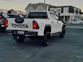 2022 Toyota Hilux SR5 Cruiser