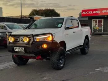 2017 Toyota Hilux, SR5
