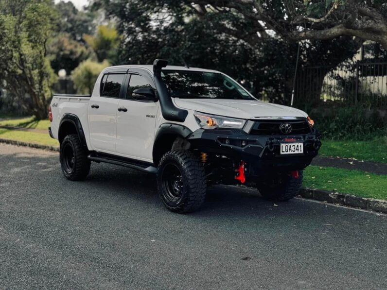 
								2018 Toyota Hilux SR full									