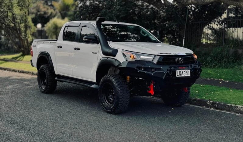 
								2018 Toyota Hilux SR full									