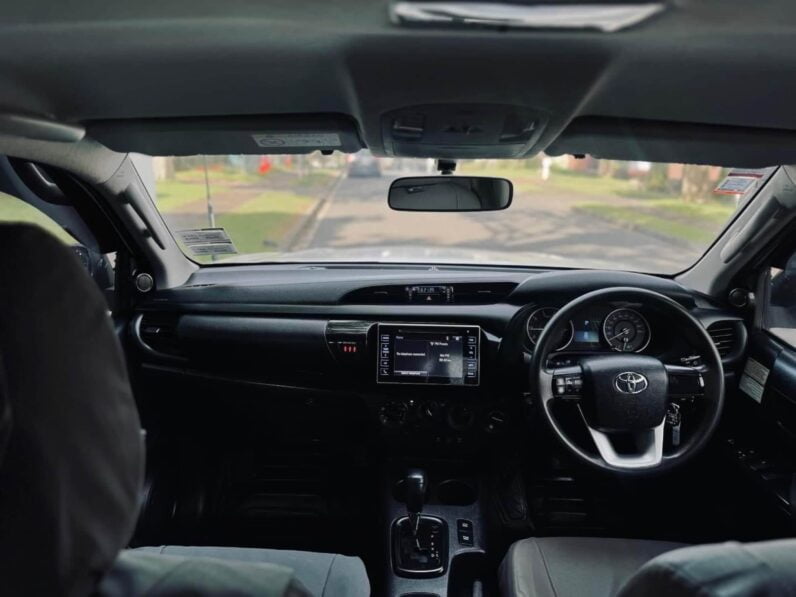 
								2018 Toyota Hilux SR full									