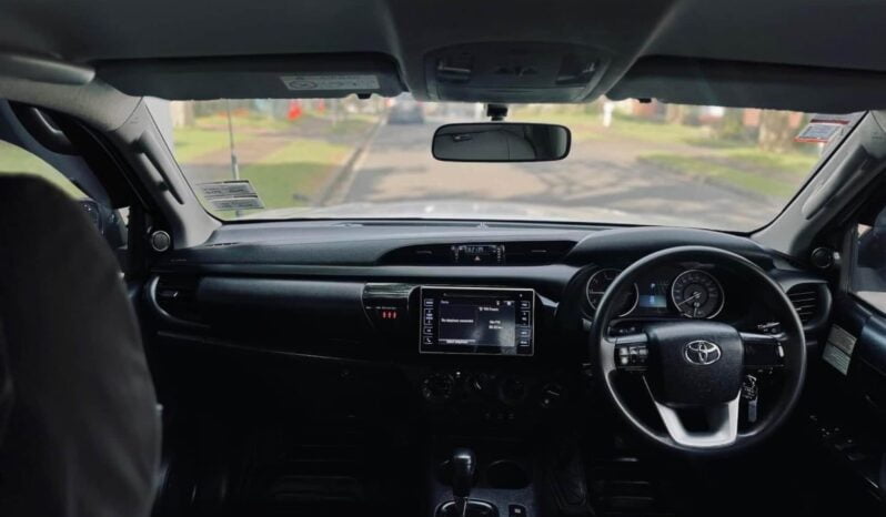 
								2018 Toyota Hilux SR full									