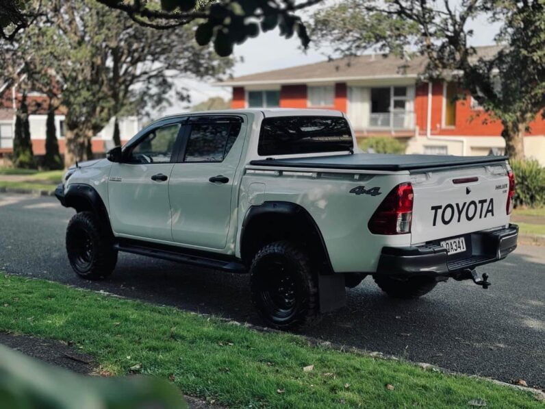 
								2018 Toyota Hilux SR full									