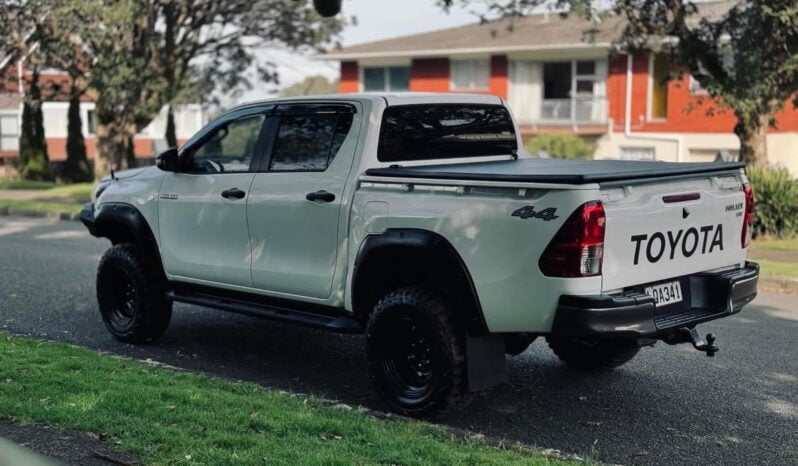 
								2018 Toyota Hilux SR full									