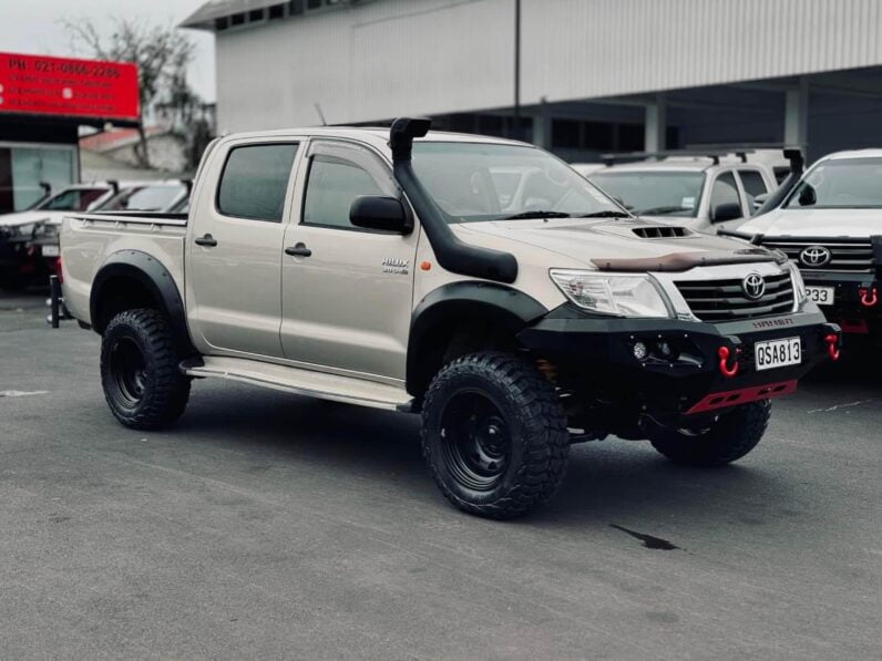 
								2014 Toyota Hilux full									