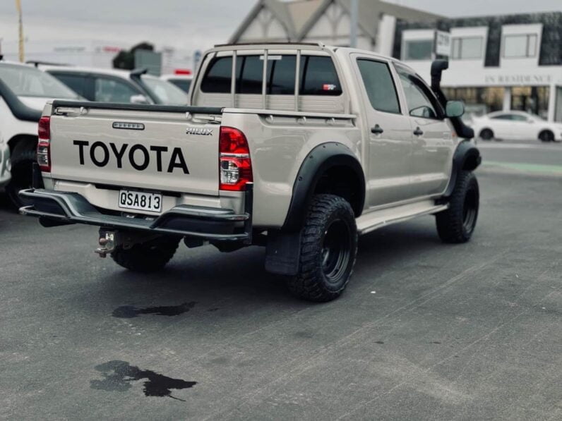 
								2014 Toyota Hilux full									