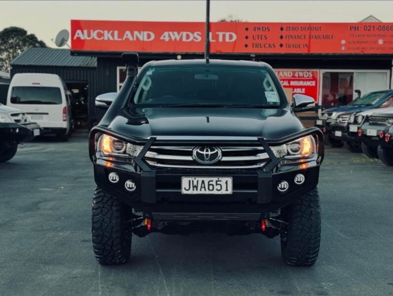 
								2016 Toyota Hilux SR5 full									