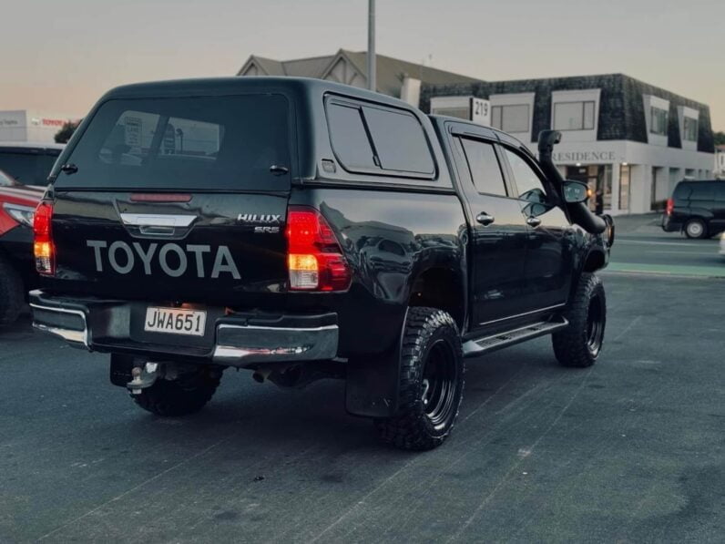
								2016 Toyota Hilux SR5 full									