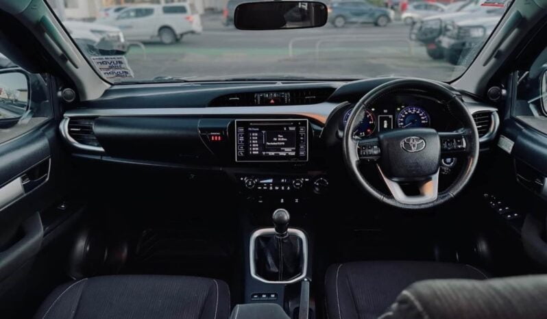 
								2016 Toyota Hilux SR5 full									