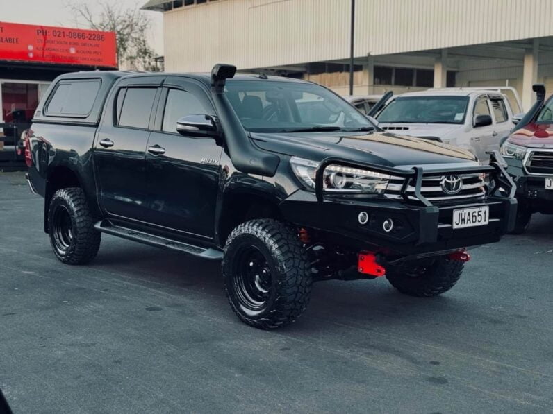 
								2016 Toyota Hilux SR5 full									