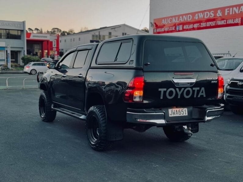 
								2016 Toyota Hilux SR5 full									