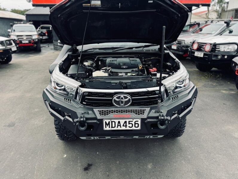 
								2019 Toyota Hilux SR5, TD, DC 4WD full									