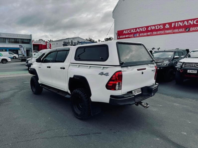 
								2018 Toyota Hilux full									
