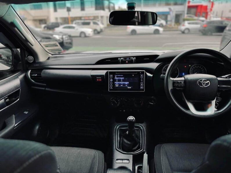 
								2018 Toyota Hilux full									