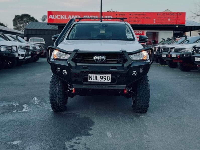 
								2021 Toyota Hilux SR full									