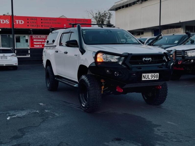 
								2021 Toyota Hilux SR full									
