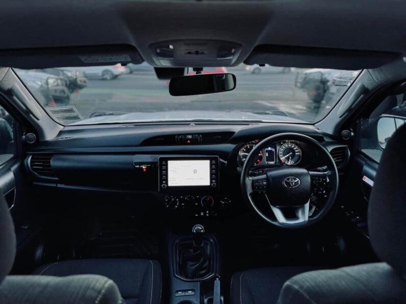 
								2021 Toyota Hilux SR full									