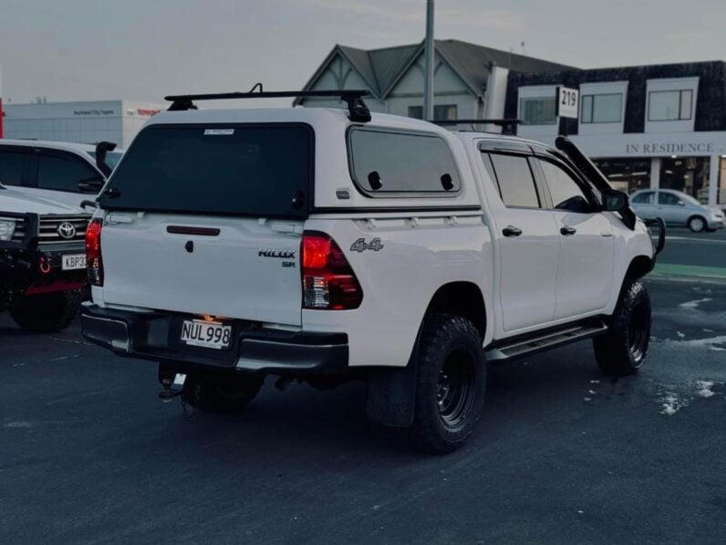 
								2021 Toyota Hilux SR full									