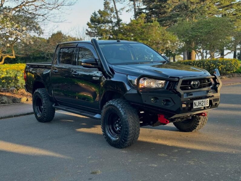 
								2021 Toyota Hilux SR full									