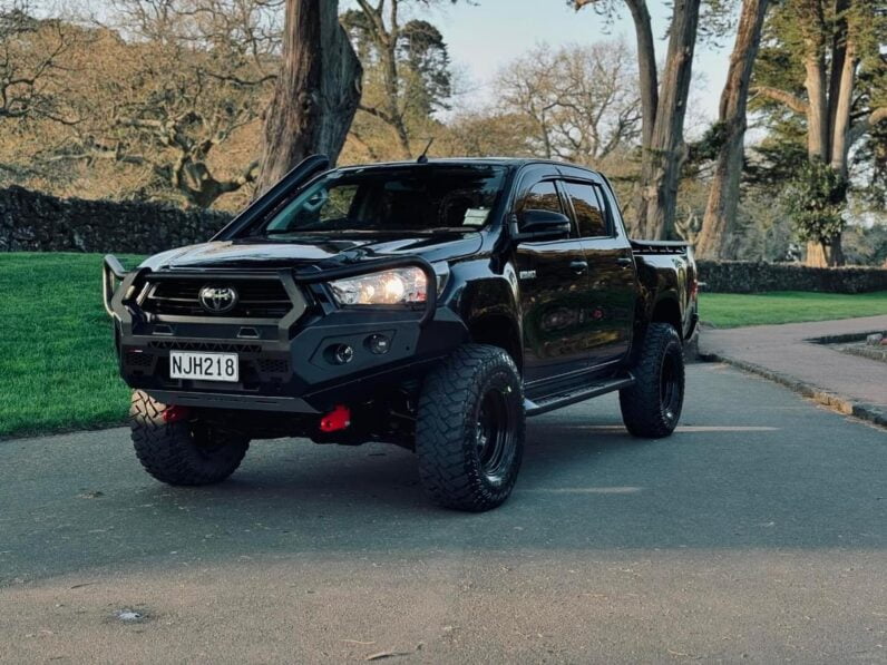 
								2021 Toyota Hilux SR full									