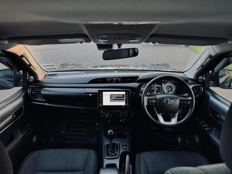
								2021 Toyota Hilux SR full									