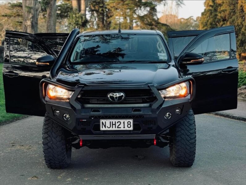 
								2021 Toyota Hilux SR full									