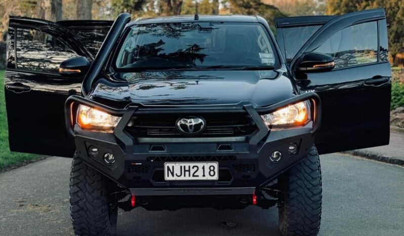 
								2021 Toyota Hilux SR full									