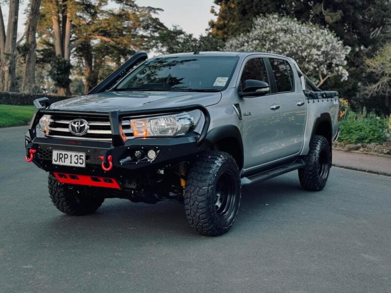 
								2016 Toyota Hilux full									