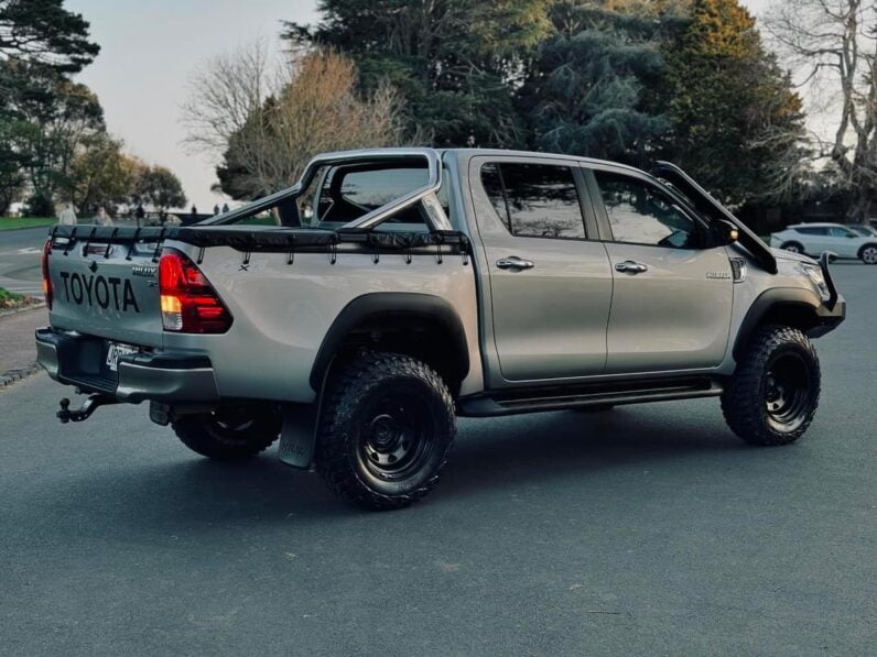 
								2016 Toyota Hilux full									