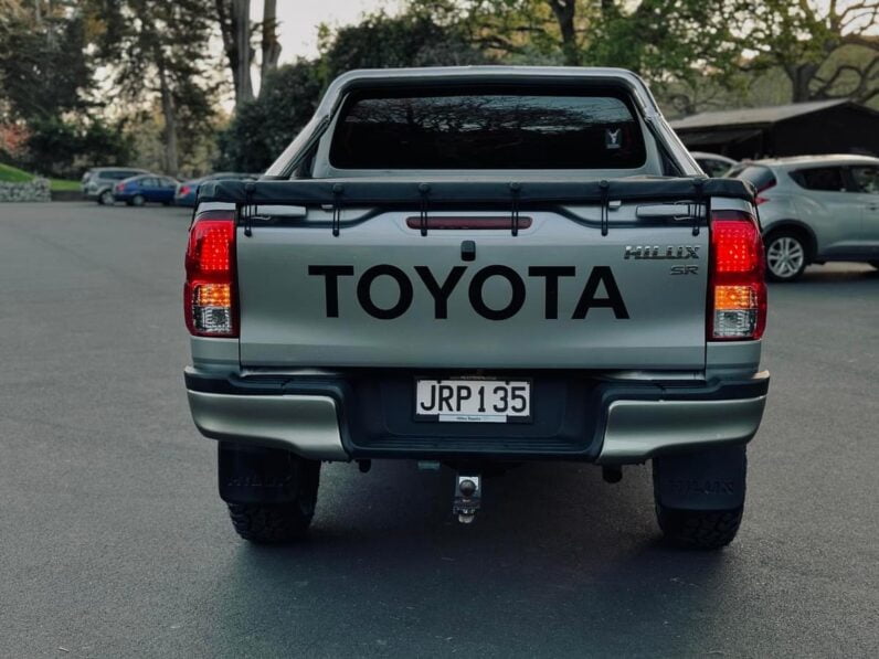 
								2016 Toyota Hilux full									